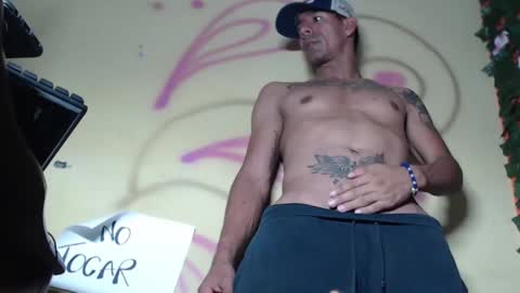 Snapshot of mensexydick20 chatting on 03/10/25, 03:01 big brown online show from 03/10/25, 03:01