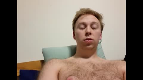 Snapshot of meow732 chatting on 12/20/25, 01:23 meow732 online show from 12/20/25, 01:23