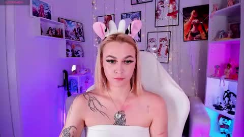 Snapshot of meow_amanda chatting on 09/09/25, 05:56 your kitty Amanda online show from 09/09/25, 05:56