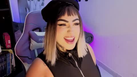 Snapshot of meow_boo chatting on 02/11/26, 01:21 Aruz online show from 02/11/26, 01:21