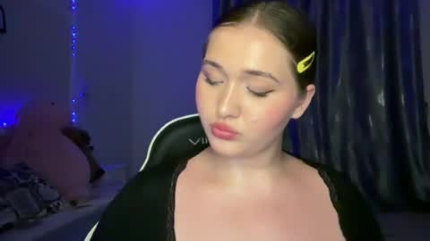 Snapshot of meow_claws chatting on 07/15/26, 10:26 Kitten online show from 07/15/26, 10:26