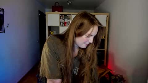 Flora  Next stream November 17th at 6  GMT online show from 04/10/26, 04:39