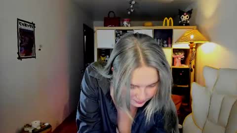 Flora  Next stream November 17th at 6  GMT online show from 07/10/26, 05:01