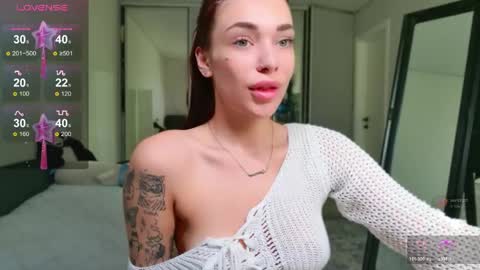 Snapshot of meow_moore chatting on 05/09/26, 02:06 Megan online show from 05/09/26, 02:06