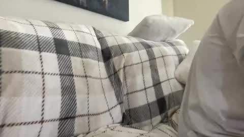 Snapshot of mercedes190d chatting on 02/15/26, 02:03 Mercedes190d online show from 02/15/26, 02:03