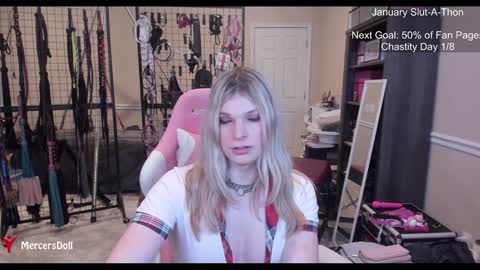 Snapshot of mercersdoll chatting on 01/05/25, 05:41 Dolly Mercers Doll online show from 01/05/25, 05:41