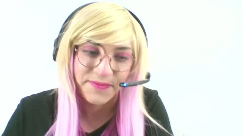 Snapshot of mercie_11 chatting on 10/10/25, 03:05 MERCIE online show from 10/10/25, 03:05