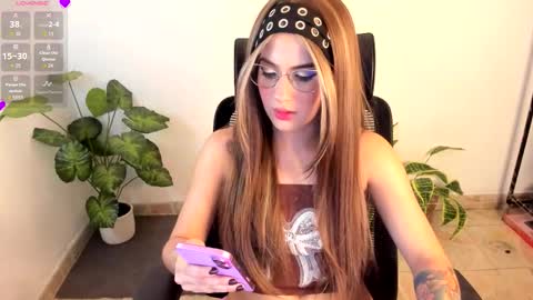 laura 3 i am independent model online show from 10/23/25, 02:11