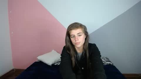 Snapshot of merily_duff chatting on 12/19/25, 10:39 MERILY online show from 12/19/25, 10:39