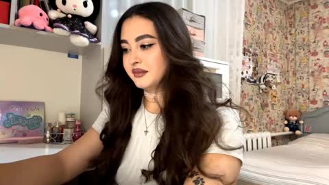 Snapshot of merlenegnoza chatting on 11/11/25, 06:41 Enni online show from 11/11/25, 06:41