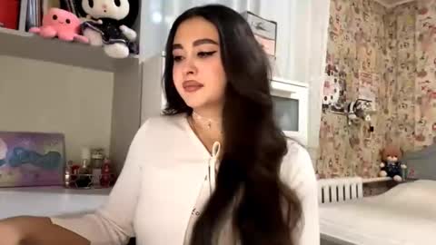 Snapshot of merlenegnoza chatting on 11/14/25, 05:11 Enni online show from 11/14/25, 05:11