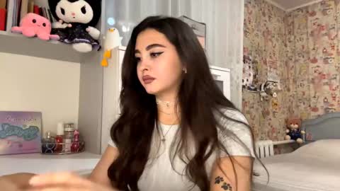 Snapshot of merlenegnoza chatting on 11/20/25, 05:56 Enni online show from 11/20/25, 05:56