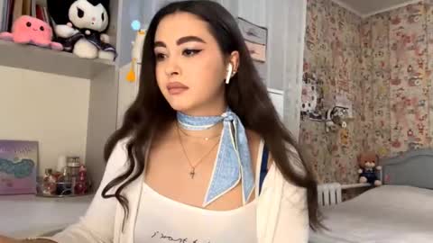 Snapshot of merlenegnoza chatting on 11/23/25, 02:17 Enni online show from 11/23/25, 02:17