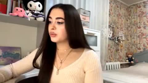 Snapshot of merlenegnoza chatting on 11/26/25, 05:25 Enni online show from 11/26/25, 05:25