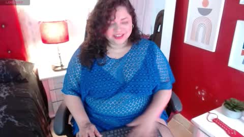 Snapshot of merly_chica chatting on 12/02/25, 01:05 merly online show from 12/02/25, 01:05