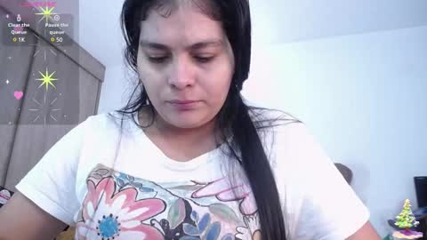 Snapshot of merylintiwg01 chatting on 12/30/24, 12:54 M online show from 12/30/24, 12:54