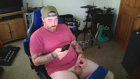 Snapshot of metalhead18787 chatting on 06/13/26, 11:30 metalhead18787 online show from 06/13/26, 11:30