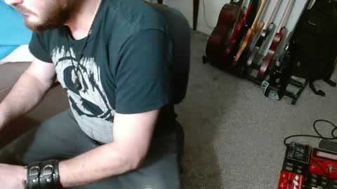 Snapshot of metalsharkk chatting on 03/01/25, 04:04 metalsharkk online show from 03/01/25, 04:04