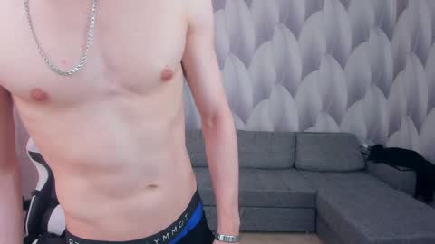 Snapshot of meverik_oushen chatting on 04/17/26, 01:03 MEVERIK OUSHEN online show from 04/17/26, 01:03