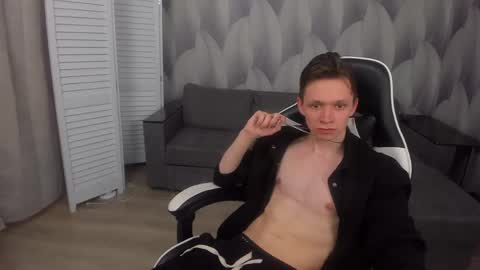 Snapshot of meverik_oushen chatting on 04/23/26, 01:46 MEVERIK OUSHEN online show from 04/23/26, 01:46
