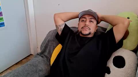 Snapshot of mexidaddycan chatting on 12/15/25, 06:23 mexidaddycan online show from 12/15/25, 06:23