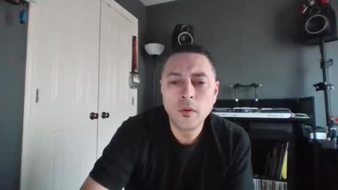 Snapshot of mexirican80 chatting on 03/11/25, 08:53 The MexiRican online show from 03/11/25, 08:53