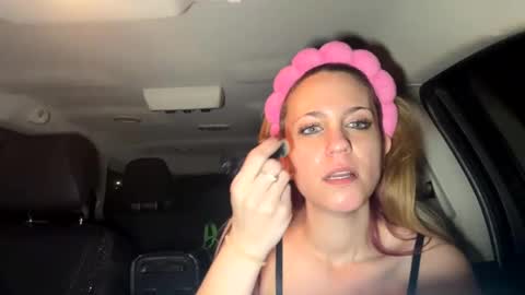 Snapshot of mezzy69 chatting on 02/13/25, 09:51 mezzy69 online show from 02/13/25, 09:51