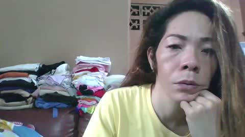 Snapshot of mfccalax33 chatting on 12/02/24, 04:20 i e h c i R online show from 12/02/24, 04:20