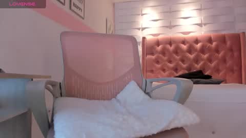 Snapshot of mhellissaw chatting on 02/12/25, 05:15 melissa online show from 02/12/25, 05:15