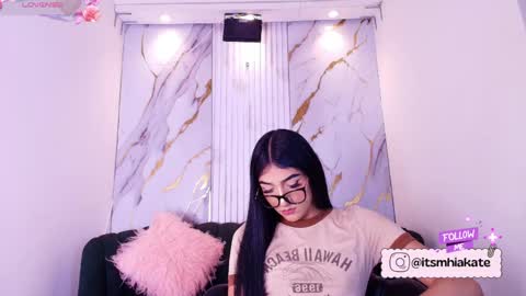 Snapshot of mhia_kate chatting on 05/15/26, 12:12 Mhia Kate online show from 05/15/26, 12:12