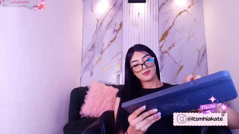 Snapshot of mhia_kate chatting on 05/20/26, 12:11 Mhia Kate online show from 05/20/26, 12:11