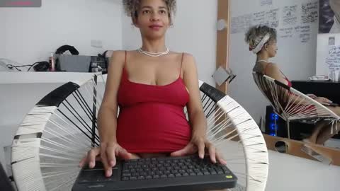 Snapshot of mhulattahot_ chatting on 02/11/25, 10:15 Mulata Spencer online show from 02/11/25, 10:15