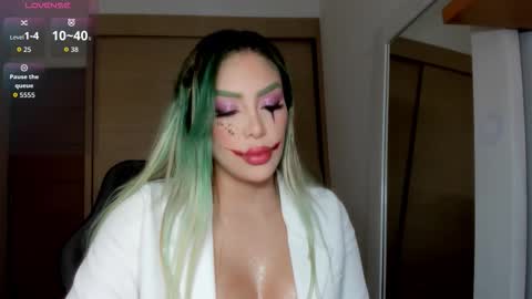 Snapshot of mi_suk1 chatting on 10/31/25, 06:42 mi suk1 online show from 10/31/25, 06:42