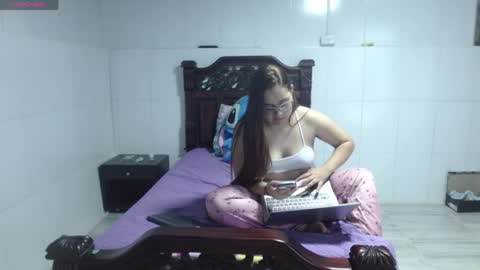 mia online show from 04/01/26, 02:01