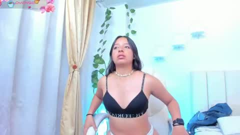 Snapshot of mia18___ chatting on 05/19/26, 09:21 Mia online show from 05/19/26, 09:21