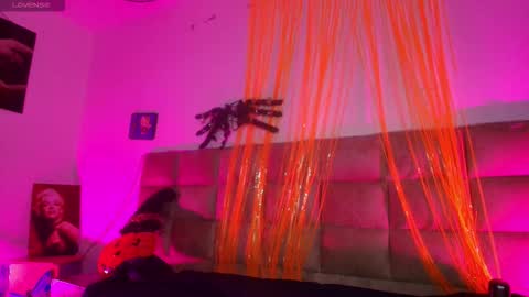 Emi online show from 10/15/25, 07:25