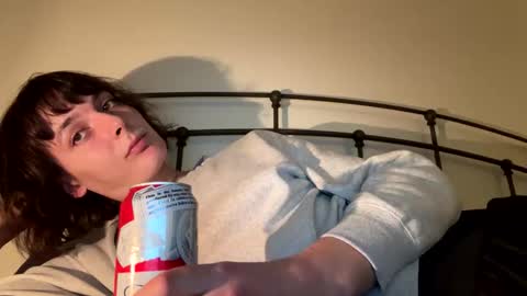 Snapshot of mia_177 chatting on 11/25/25, 12:43 mia_177 online show from 11/25/25, 12:43