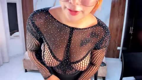 Snapshot of mia_18v chatting on 03/05/25, 09:48 Violett online show from 03/05/25, 09:48