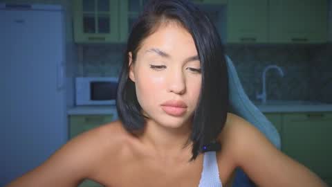 Mia online show from 09/23/25, 07:50