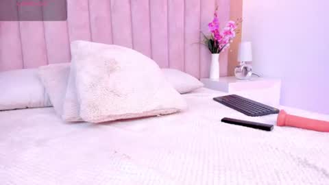 Snapshot of mia__bailey_ chatting on 07/21/26, 09:06 mia__bailey_ online show from 07/21/26, 09:06
