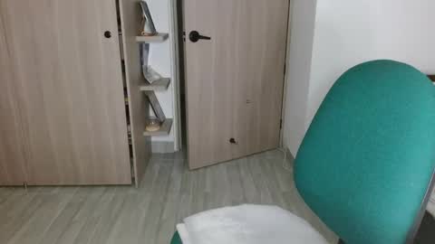 Mia online show from 04/09/26, 04:12