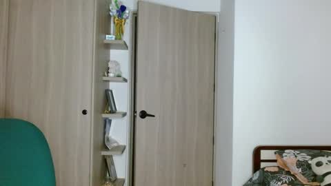 Mia online show from 04/16/26, 03:51