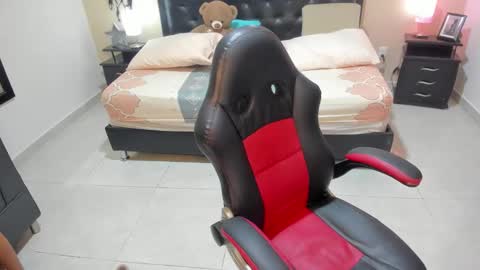 Mia  online show from 02/10/26, 05:00