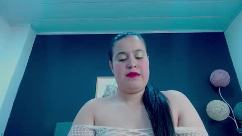 Snapshot of mia__xx1 chatting on 10/21/25, 03:40 C A L L M E M I A online show from 10/21/25, 03:40