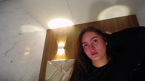 Snapshot of mia_adams_a_ chatting on 10/16/25, 01:39 Mia online show from 10/16/25, 01:39