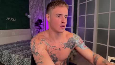 Snapshot of mia_andre chatting on 11/04/25, 08:46 Andre and Mia online show from 11/04/25, 08:46