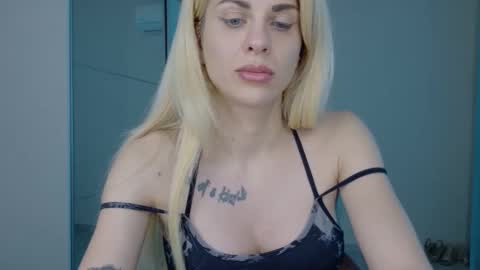 Snapshot of mia_angel chatting on 05/25/26, 04:46 mia_angel online show from 05/25/26, 04:46