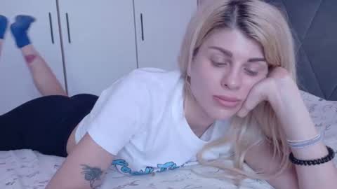 Snapshot of mia_angel chatting on 08/05/26, 01:03 mia_angel online show from 08/05/26, 01:03