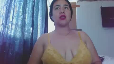 mia_beautiful1 online show from 04/24/26, 07:16
