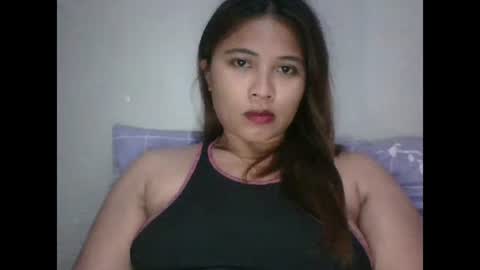Snapshot of mia_bella04 chatting on 01/12/25, 01:53 mia_bella04 online show from 01/12/25, 01:53